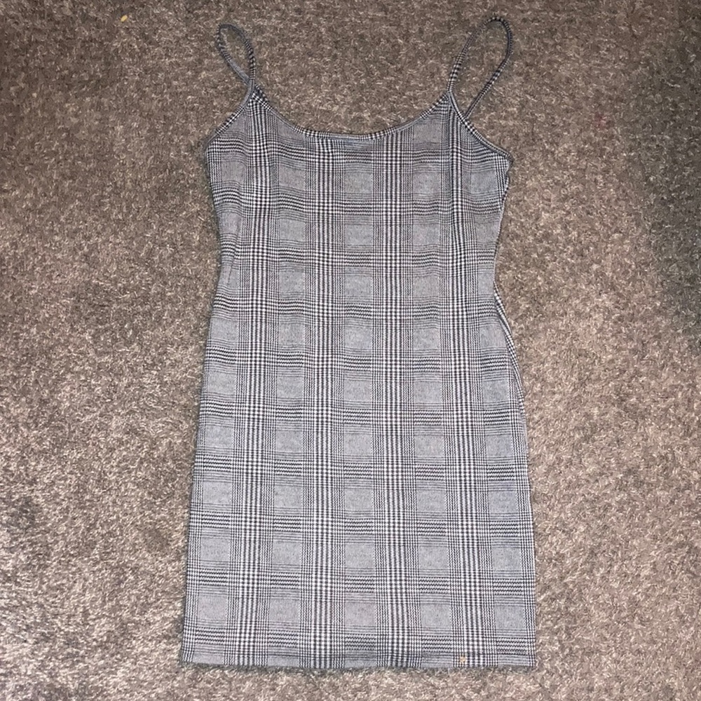 Pattern simply plaid size L but runs small great for size M brand is popular 21.
